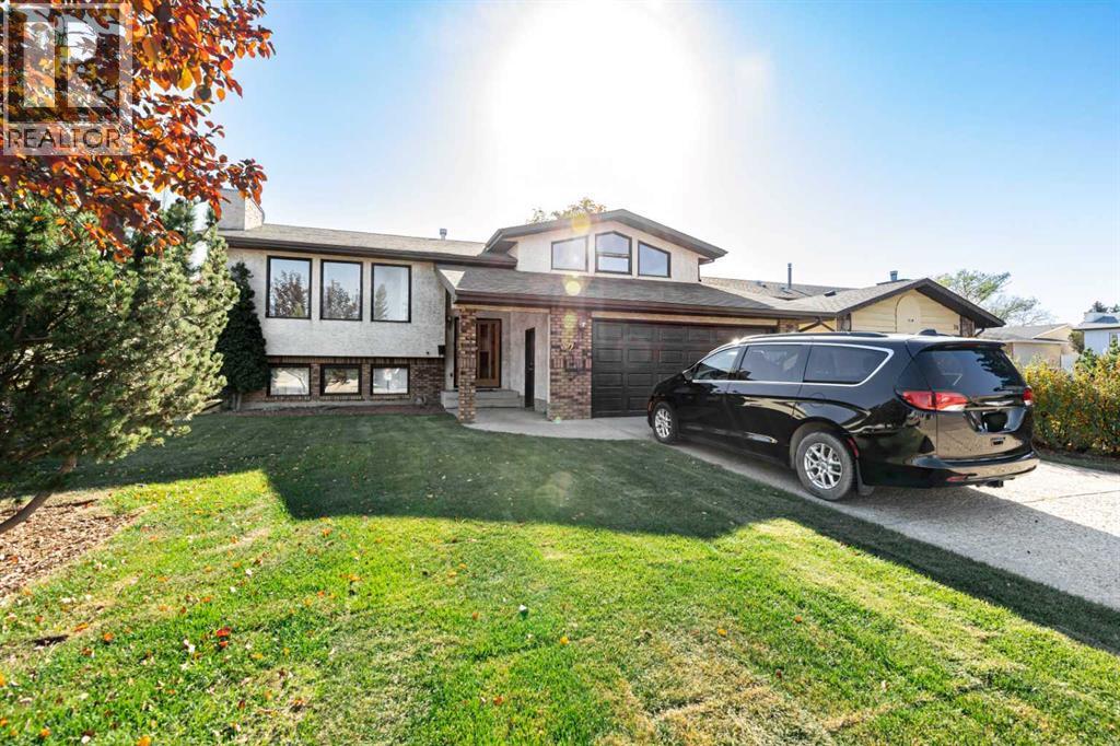 32 Huget Cres, Red Deer, AB T4N 6P4