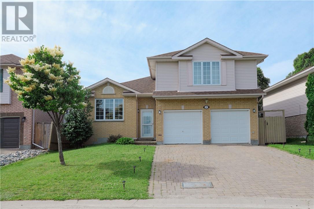 27 Vintage, Sudbury, ON P3E 6L3