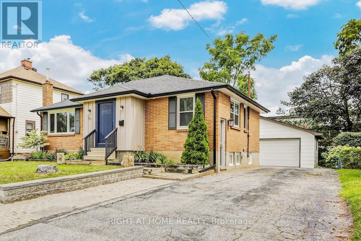 53 Newton St, Barrie, ON L4M 3N4