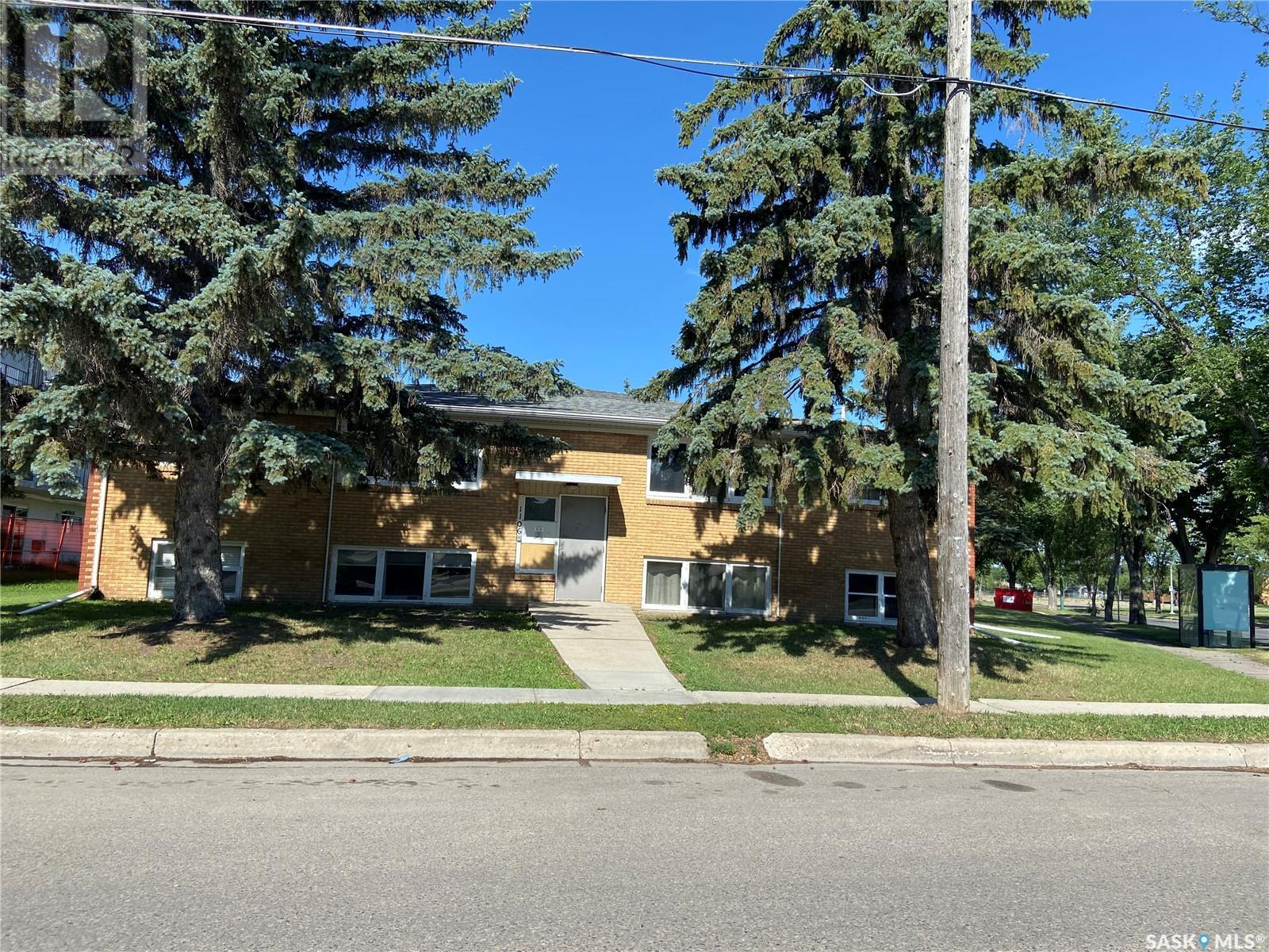 1106 Mcintosh St, Regina, SK S4T 5B9