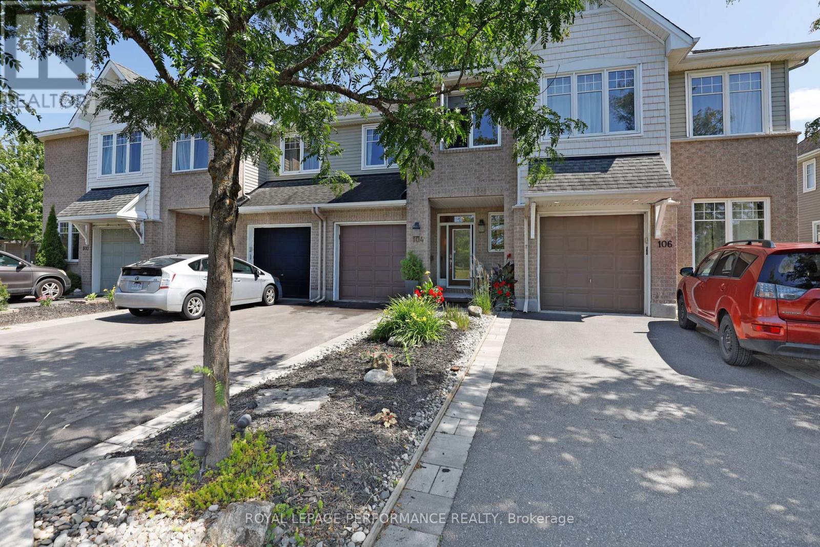 104 Hillman Marsh Way, Ottawa, ON K1T 0B1