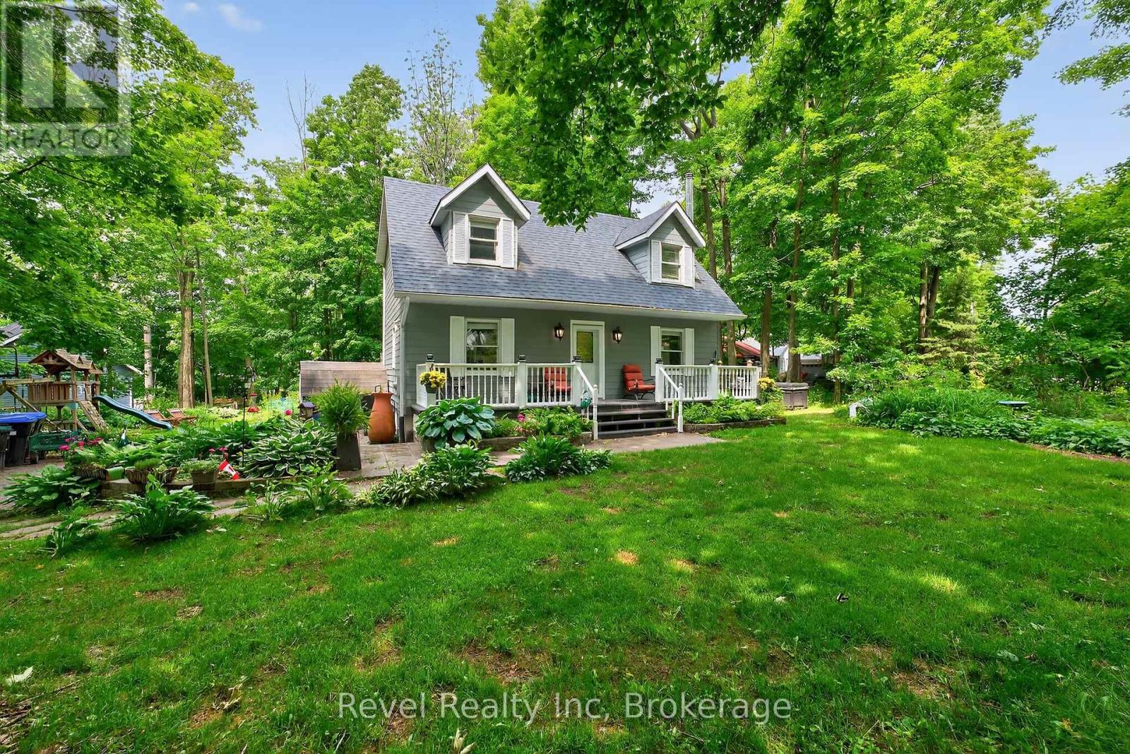 6 Bayside Rd, Tiny, ON L9M 0H8