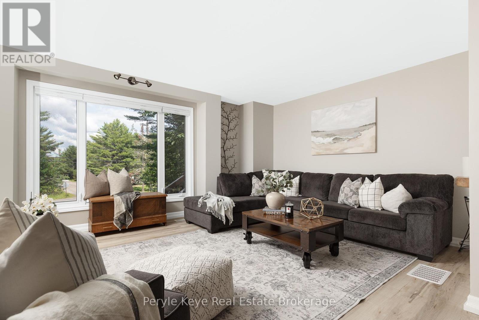 820 Manitoba St, Bracebridge, ON P1L 1B3