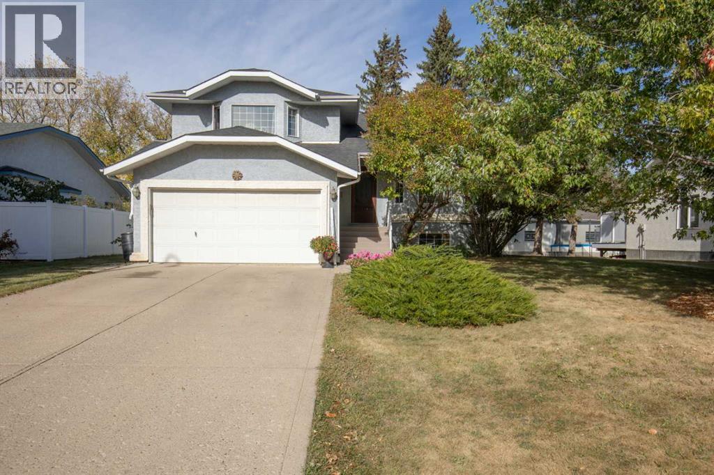 61 Pickwick Ln, Lacombe, AB T4L 1T5