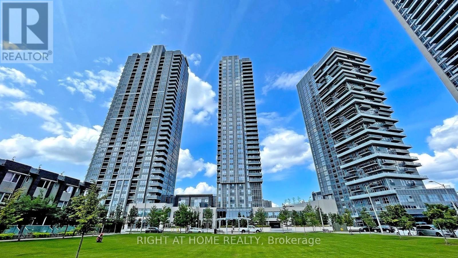 2503 255 Village Green Sq, Toronto, ON M1S 0L7