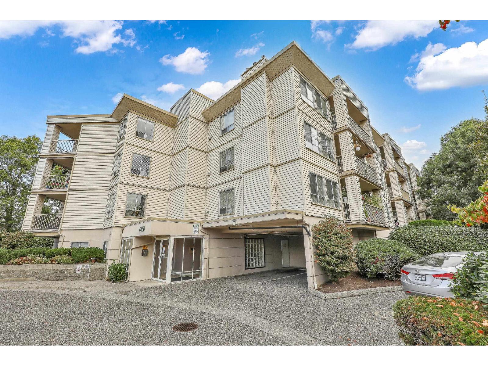 5450 208 Street Unit 201, Langley, BC V3A 2J9