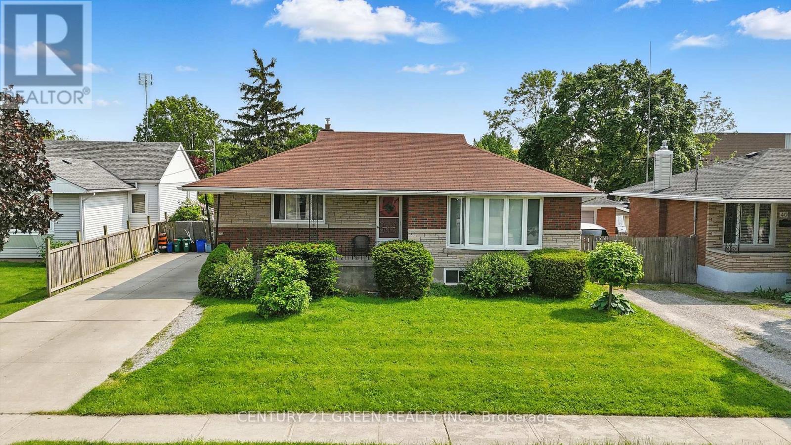 42 Bloomfield Ave, St. Catharines, ON L2P 1X3