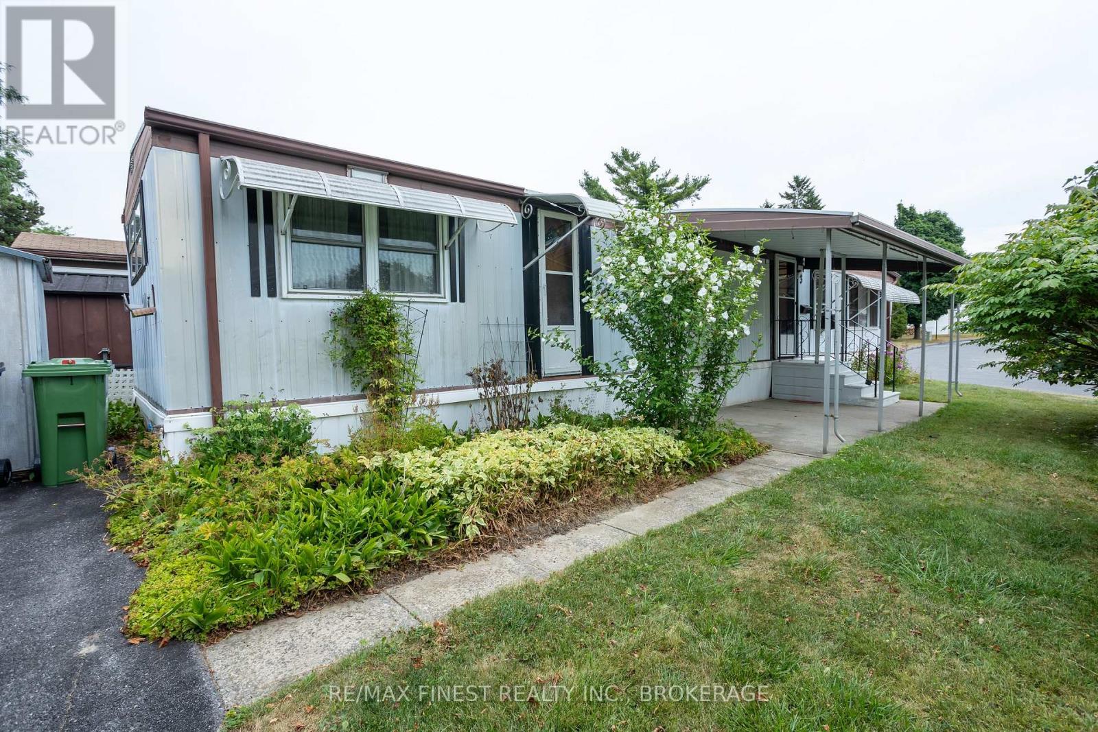 3 Wentworth Dr, Kingston, ON K7K 5E1