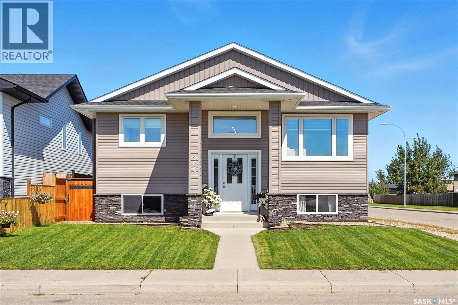 200 Reddekopp Ln, Warman, SK S0K 4S3