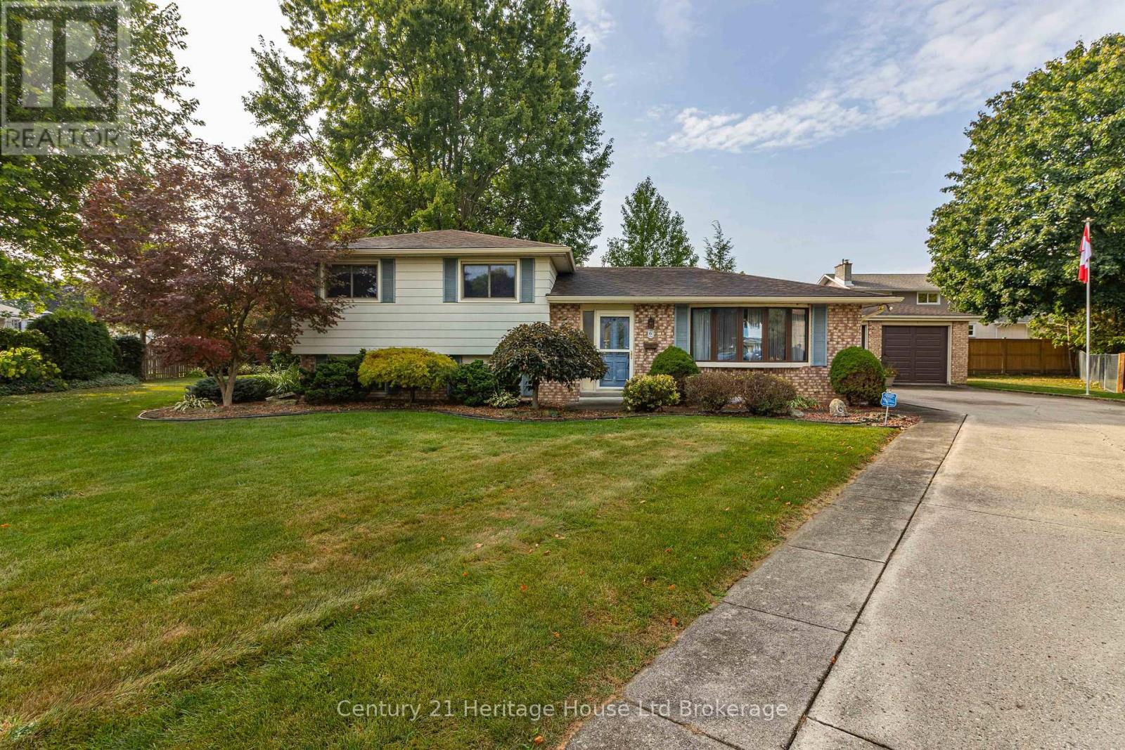 6 Carleton Cres, Chatham-kent Wallaceburg, ON N8A 4R5