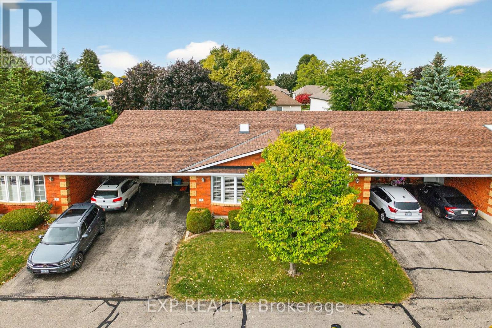 2 20 Courtland Dr, Brantford, ON N3R 7Y2