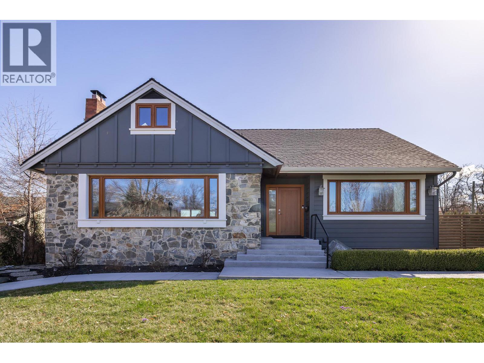 2175 Abbott St, Kelowna, BC V1Y 1C9