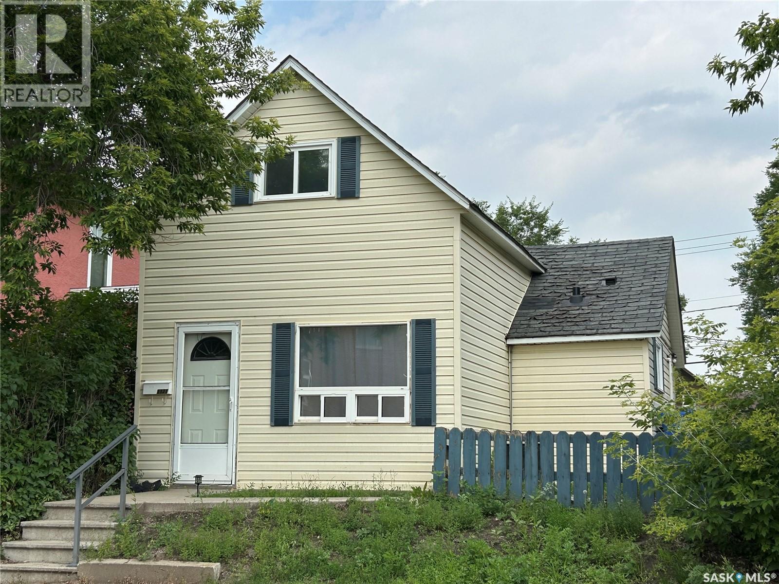 1121 2nd Street, Estevan, SK S4A 0L8