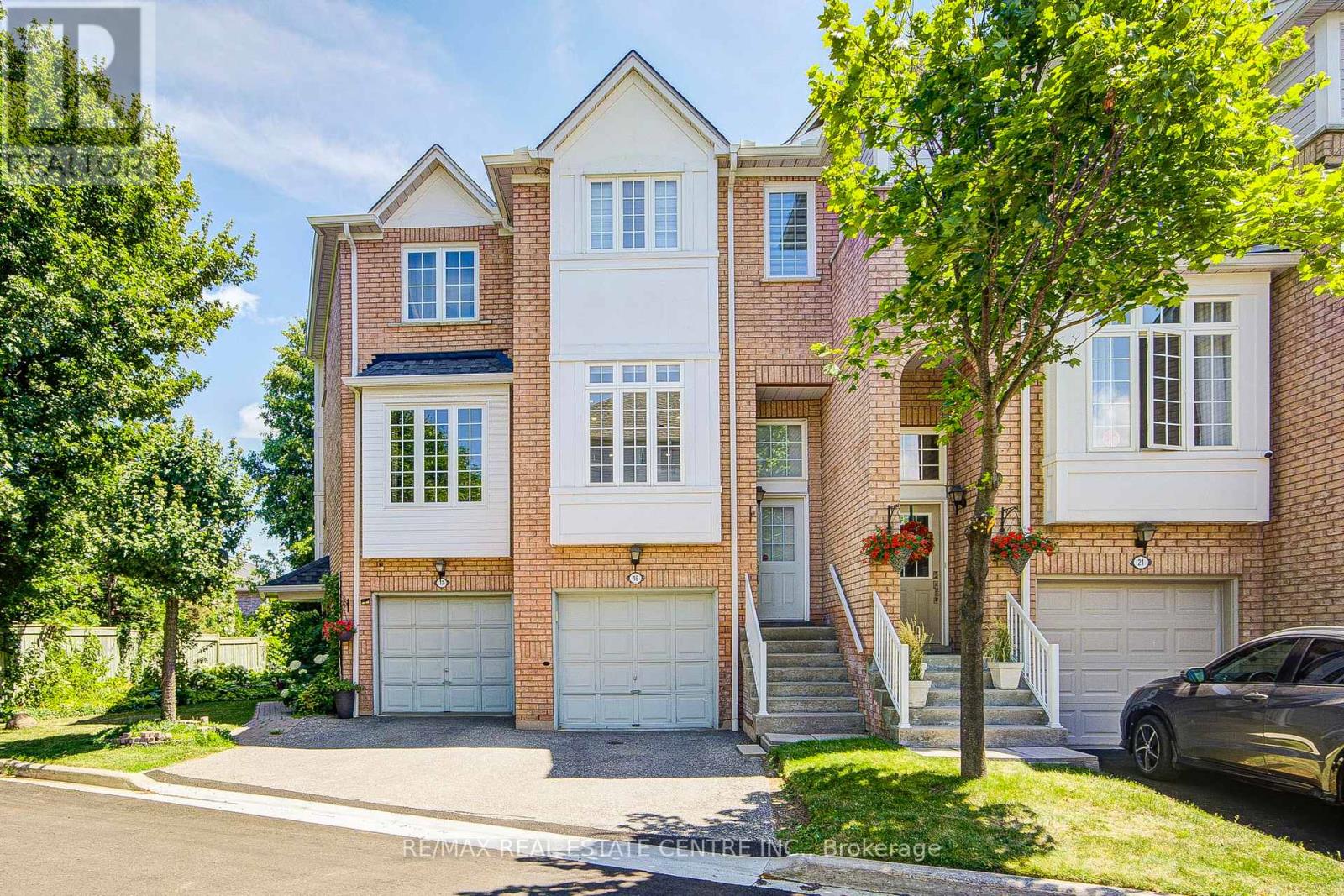 19 280 Hillcrest Ave, Mississauga, ON L5B 4L4