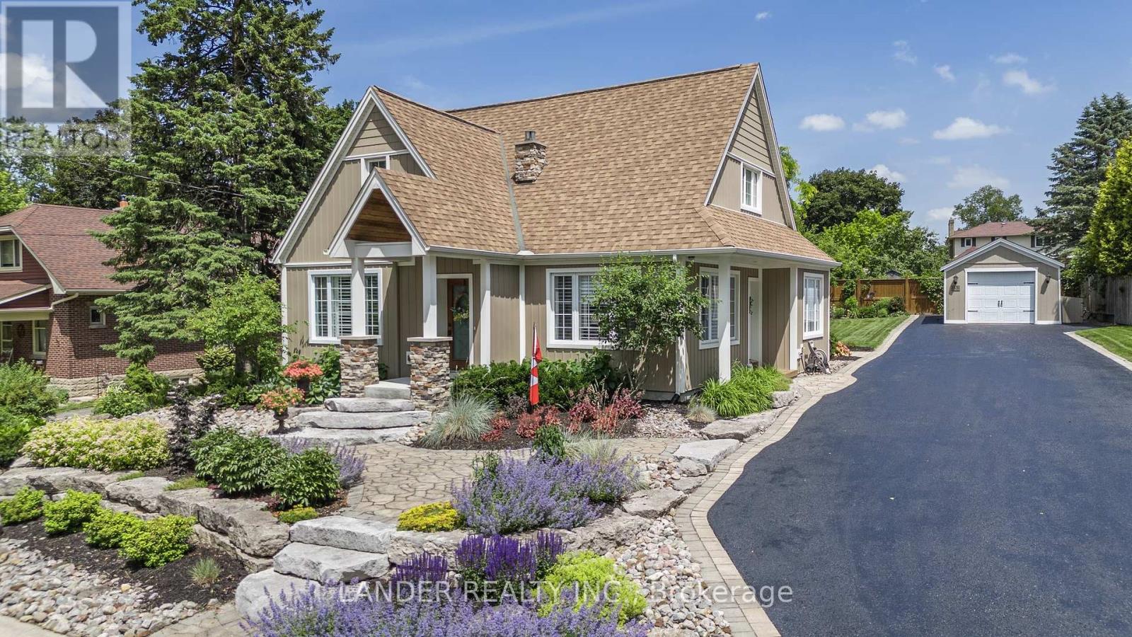 53 Alice St, East Gwillimbury, ON L0G 1M0