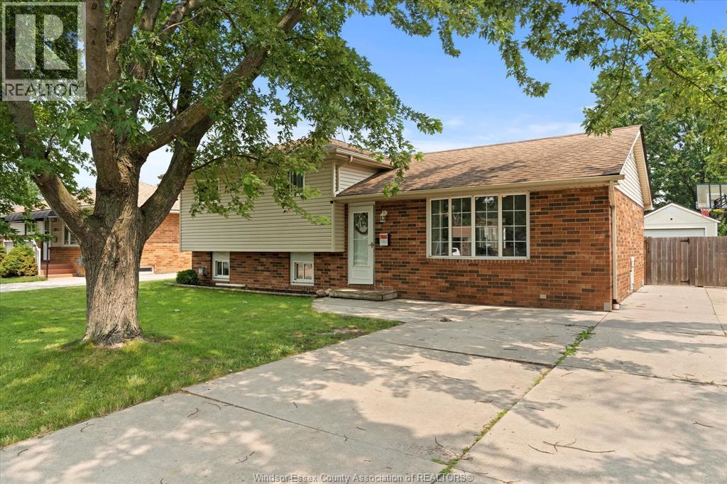 110 St James Ct, Amherstburg, ON N9V 3H1