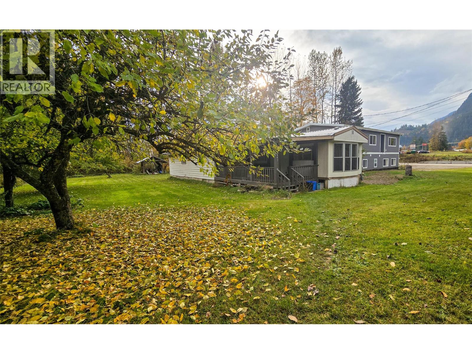 1867 Nixon Rd, Revelstoke, BC V0E 2S0