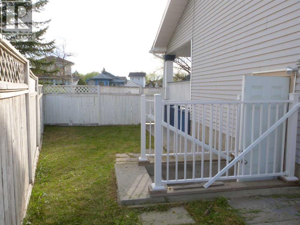 34 Martinridge Rd NE, Calgary, AB T3J 3L4