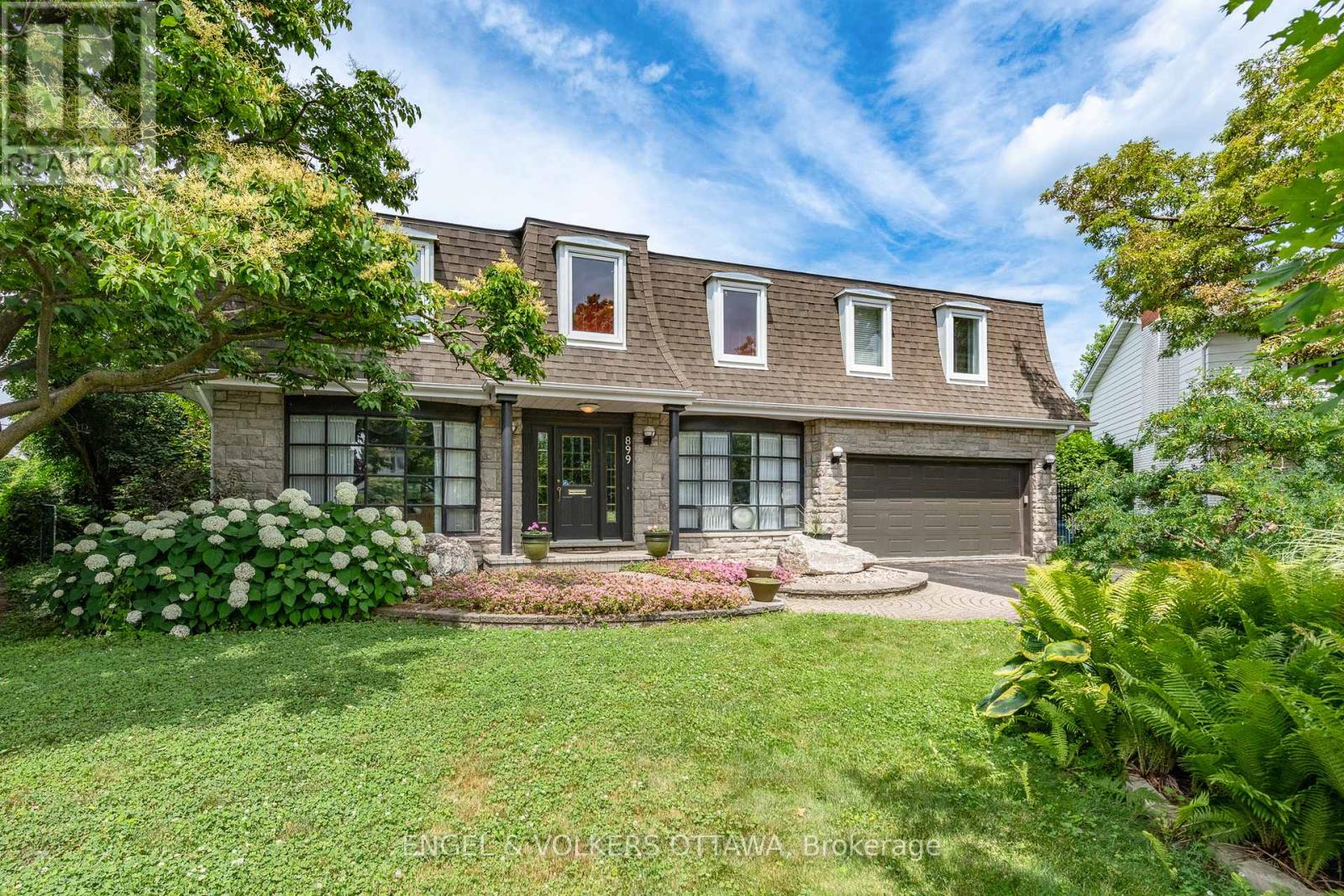 899 Dresden Cres, Ottawa, ON K2B 5H8