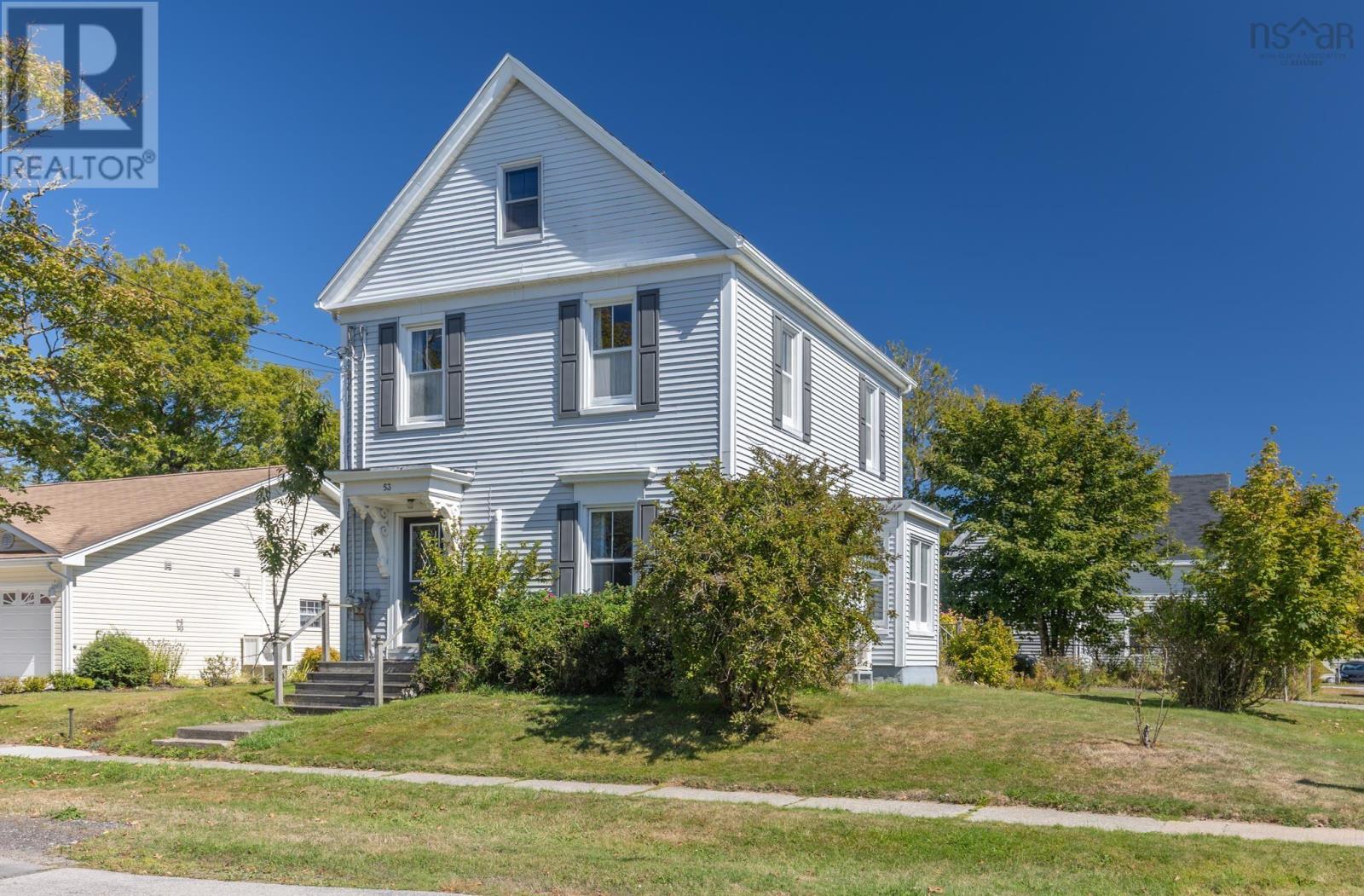 53 William St, Yarmouth, NS B5A 1Y4