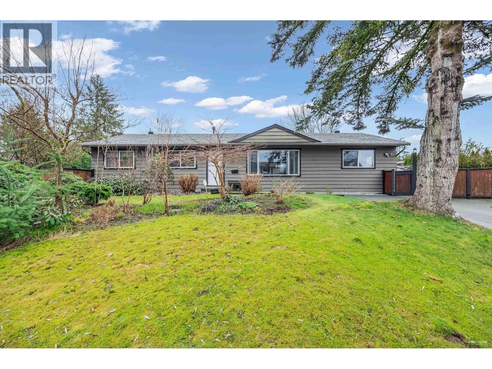 22938 Fuller Ave, Maple Ridge, BC V2X 3C5
