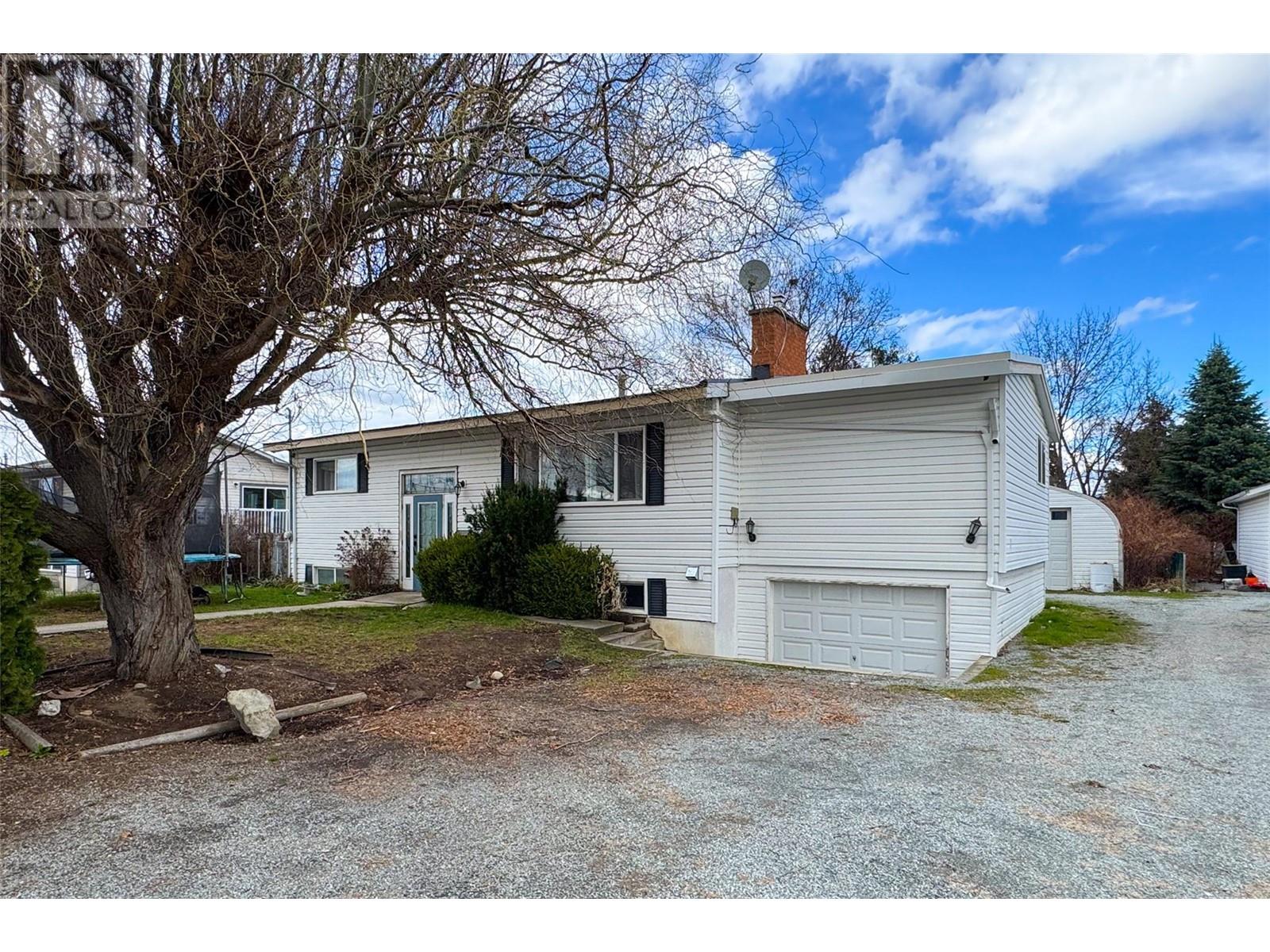570 Hollydell Rd, Kelowna, BC V1Y 1B3
