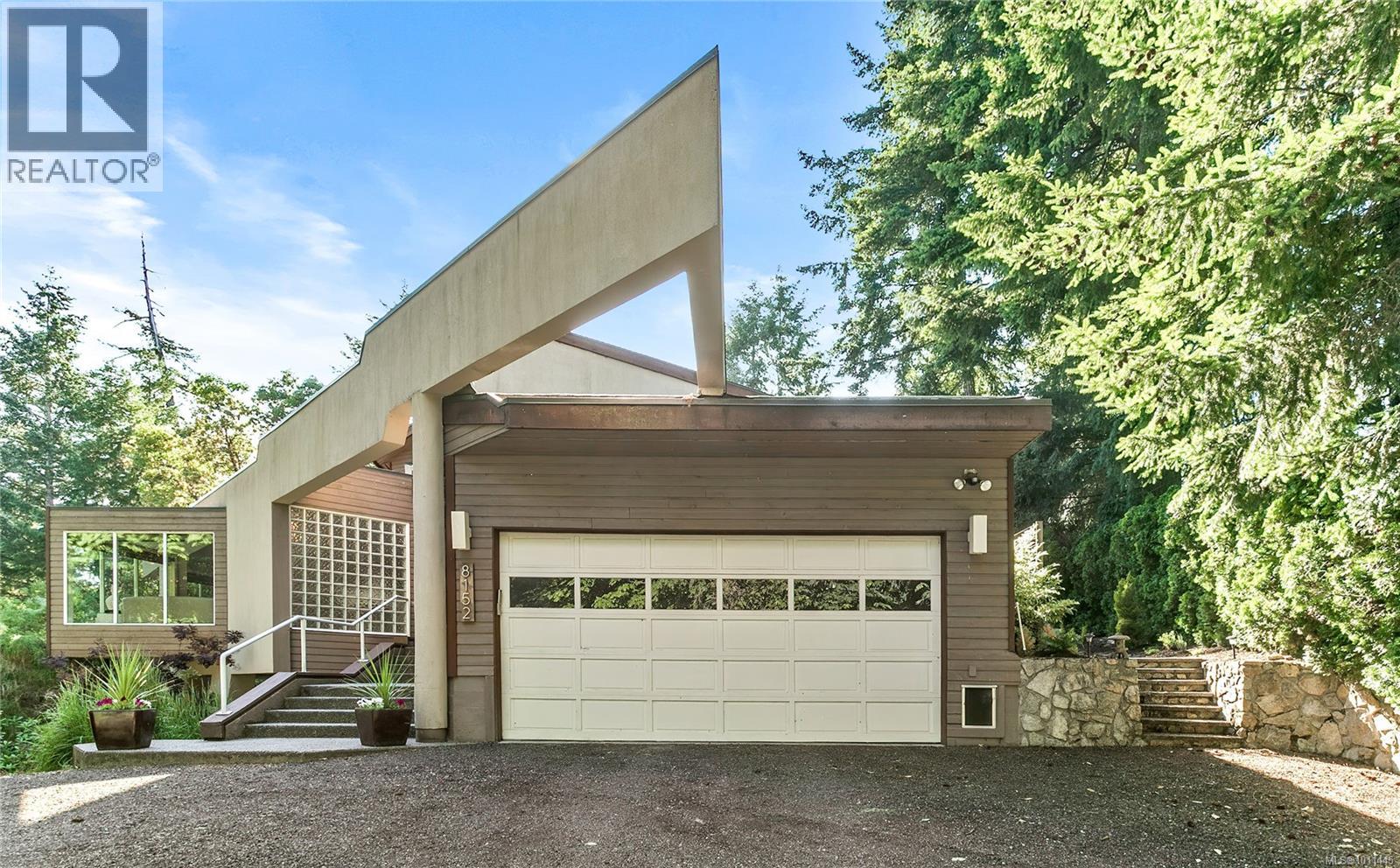 8152 Woodwyn Ter, Central Saanich, BC V8M 1S2