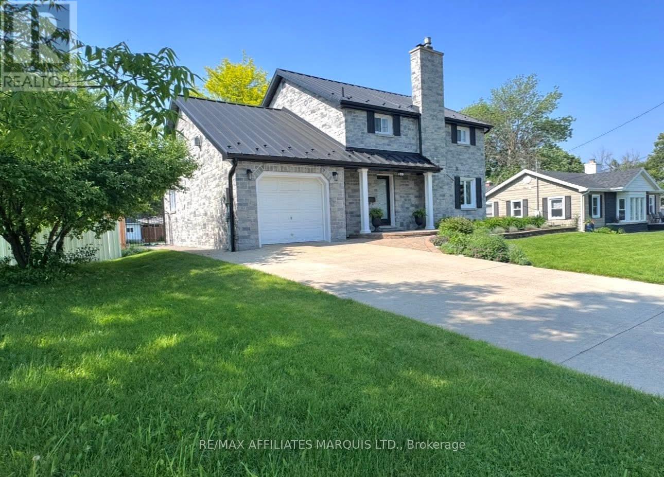 1601 Peter St, Cornwall, ON K6J 1W7