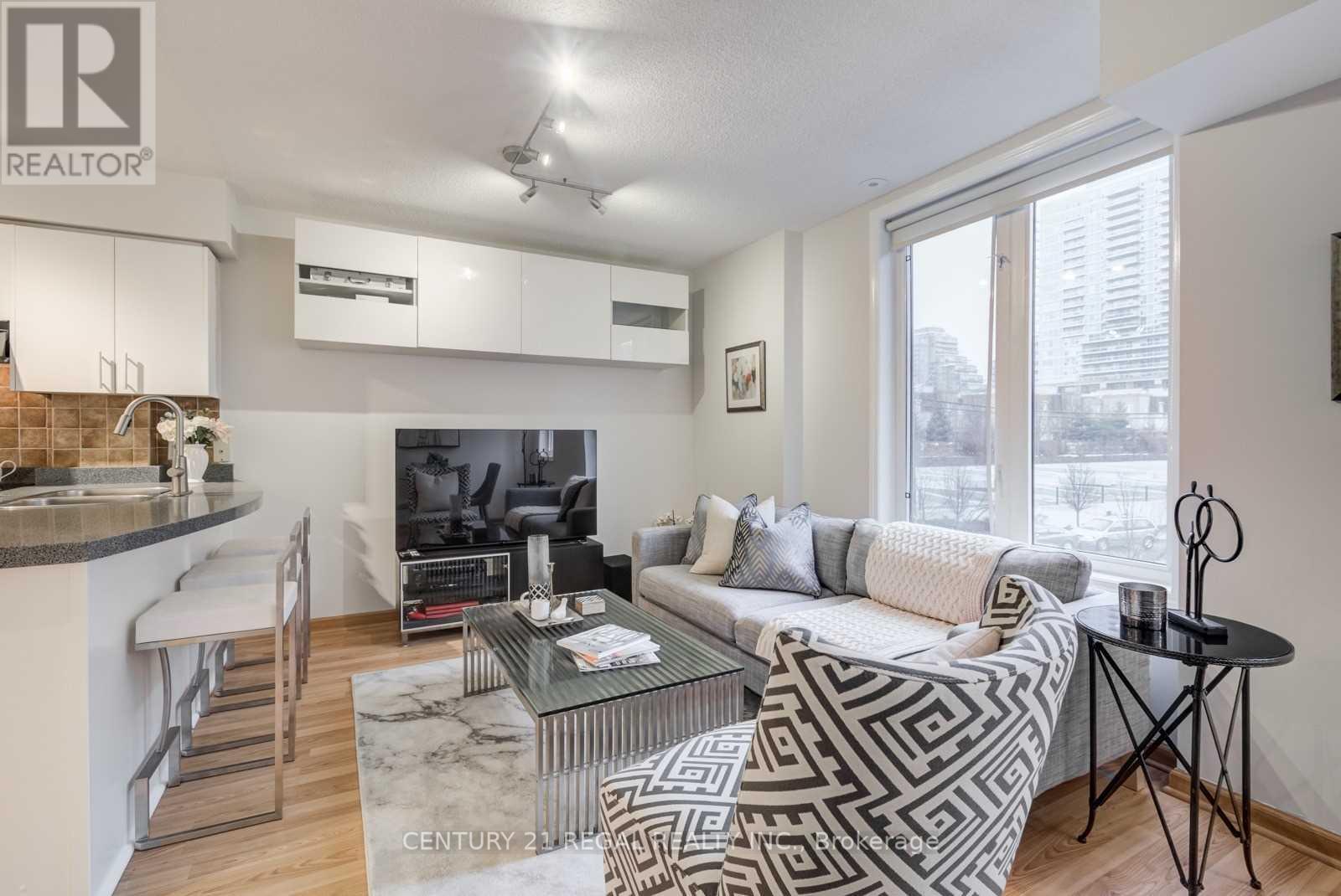 329 26 Douro St, Toronto, ON M6K 3M4