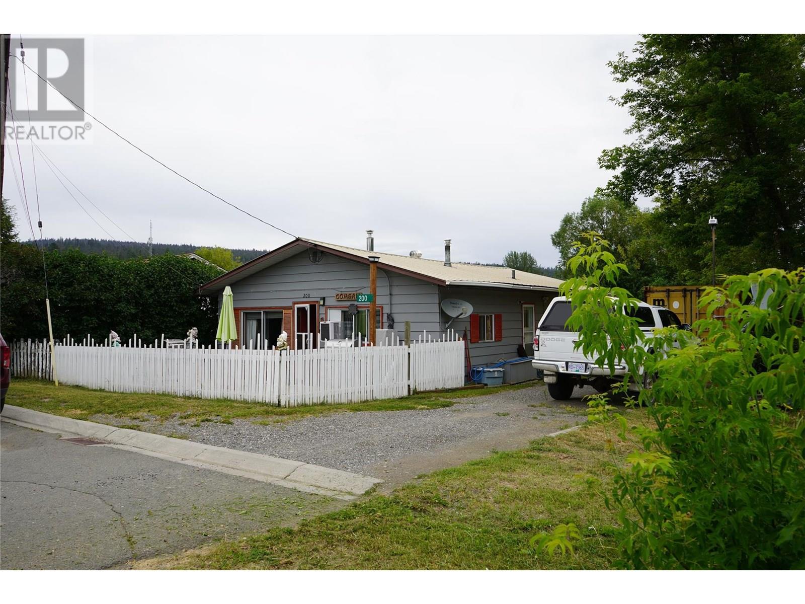 200 Lebourdais Ave, Clinton, BC V0K 1K0