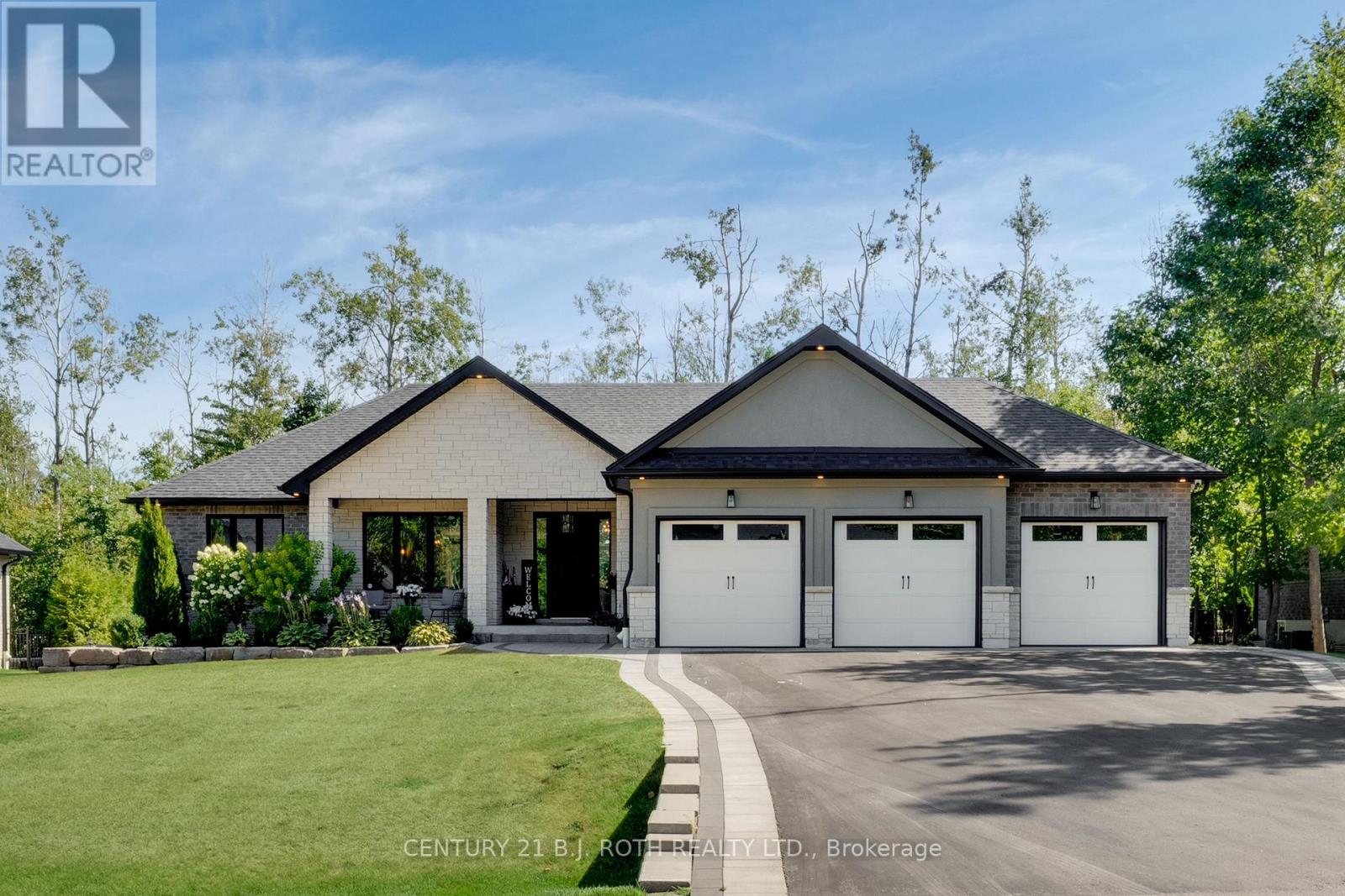 9 Byers St, Springwater, ON L9X 2A3