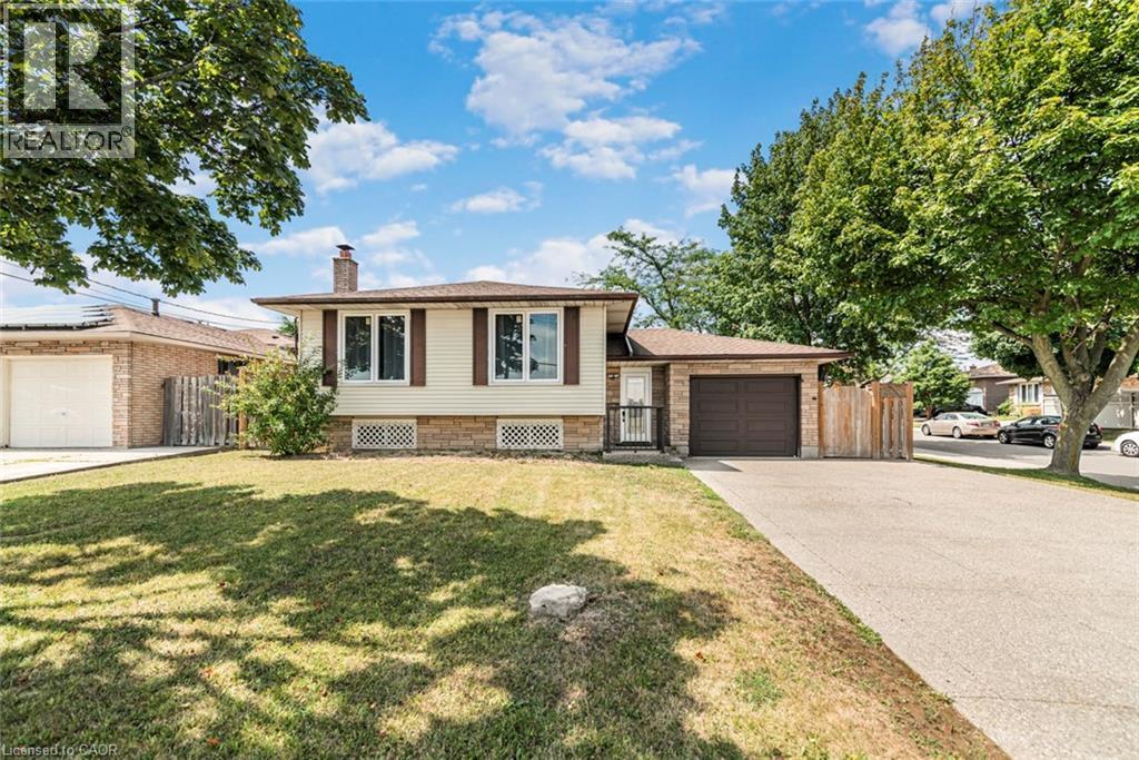 102 Quaker Cres, Hamilton, ON L8W 1H7