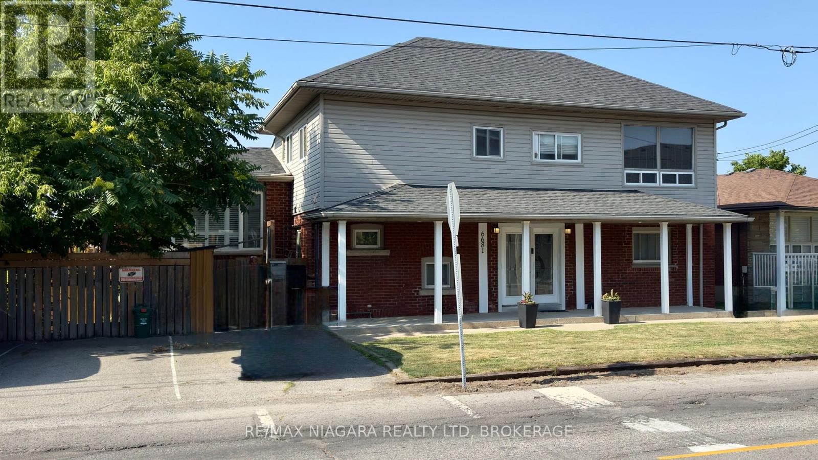 6681 Frederica St, Niagara Falls, ON L2G 1E1