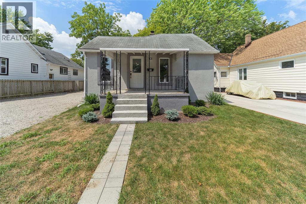 239 Proctor St, Sarnia, ON N7T 3G8
