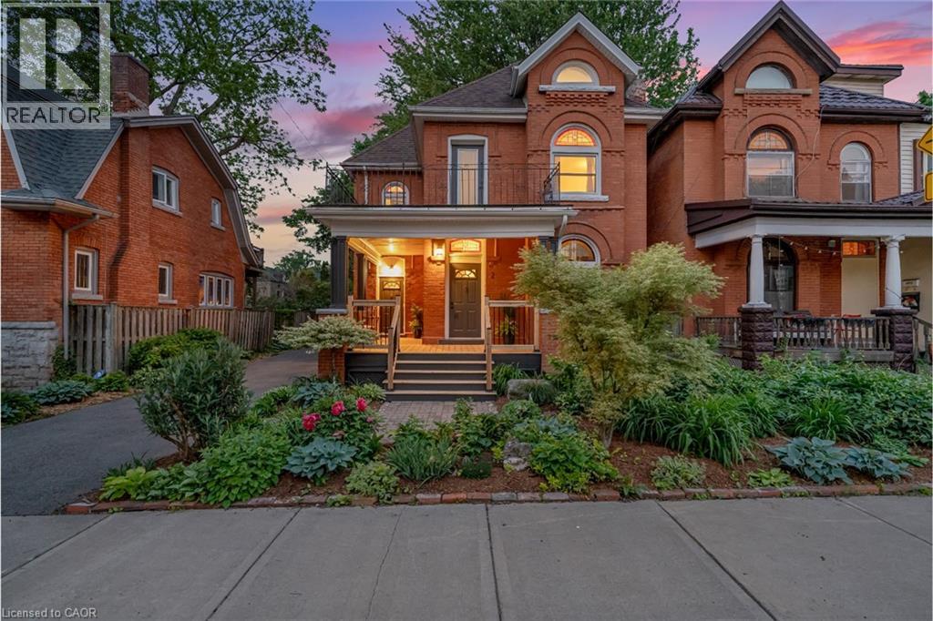 15 Fairmount Ave, Hamilton, ON L8P 3Z4