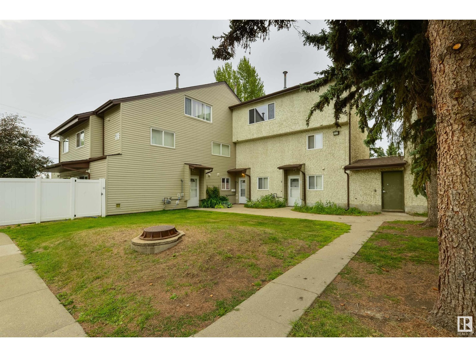 2 Meadowlark Vg NW #b, Edmonton, AB T5R 5X3