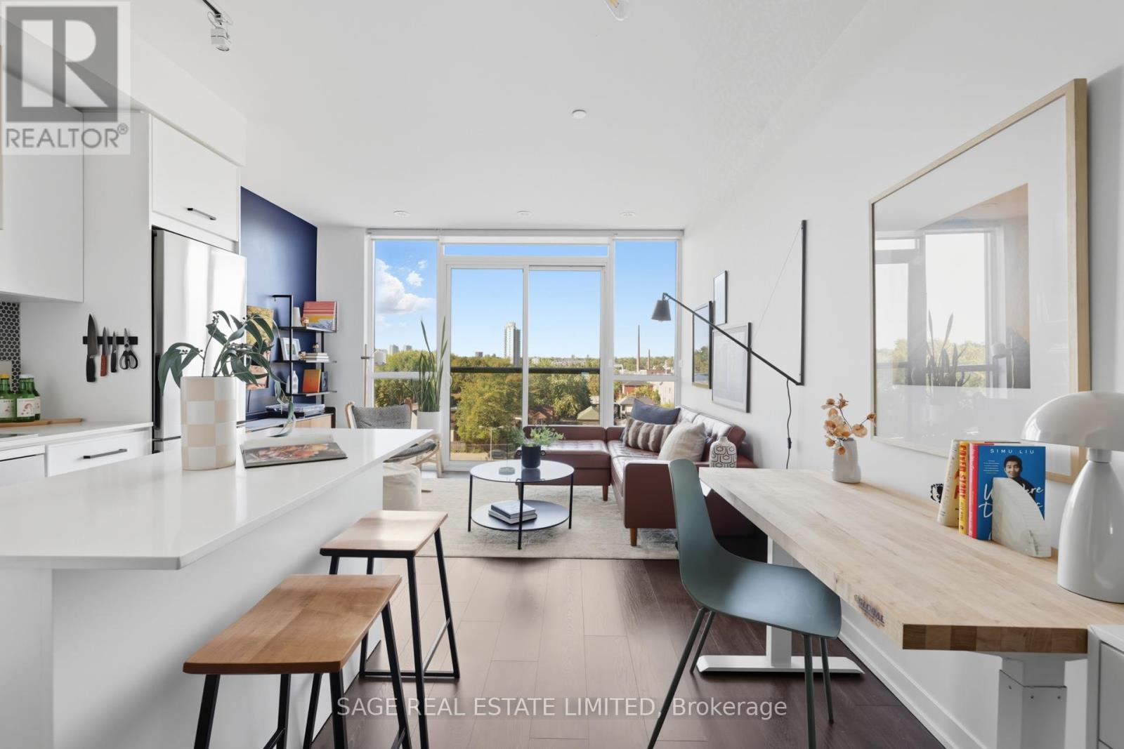 605 899 Queen St E, Toronto, ON M4M 0C8