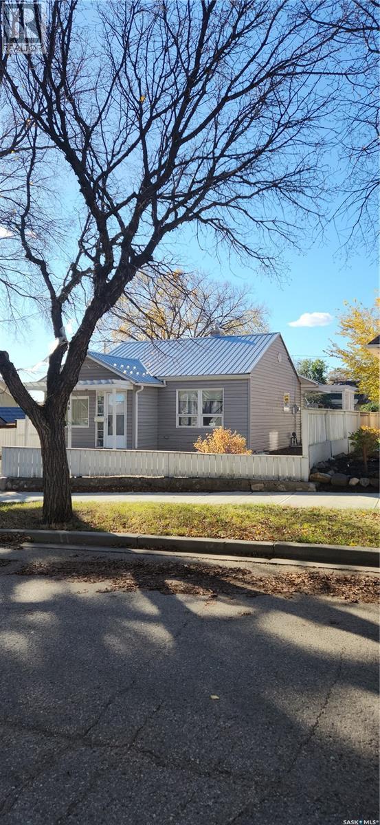 1146 Willow Ave, Moose Jaw, SK S6H 1G8