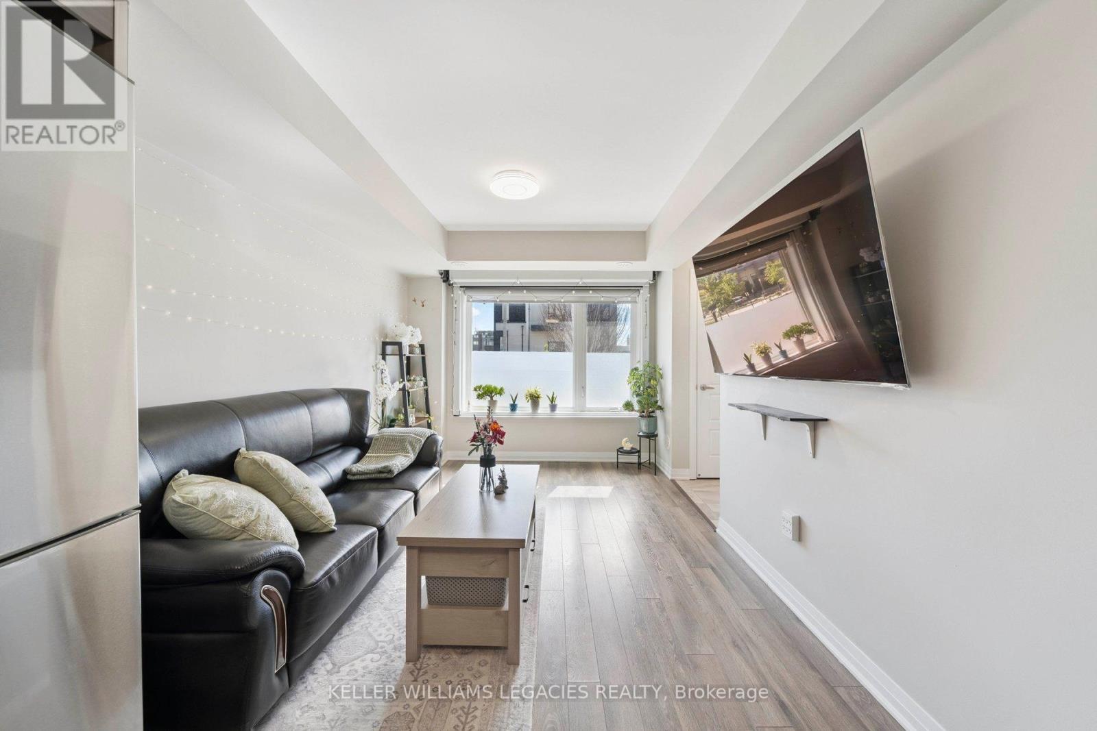 6 189 William Duncan Rd, Toronto, ON M3K 0B6