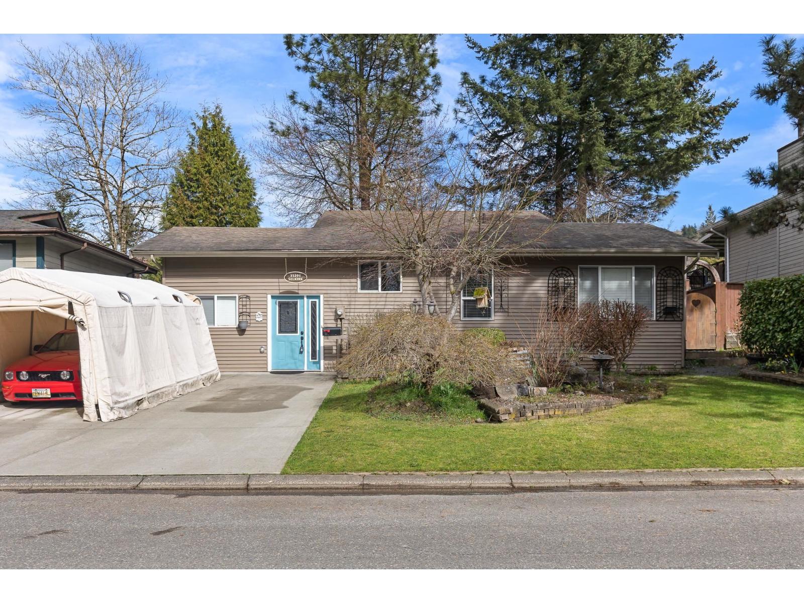 35291 Selkirk Ave, Abbotsford, BC V2S 8L1