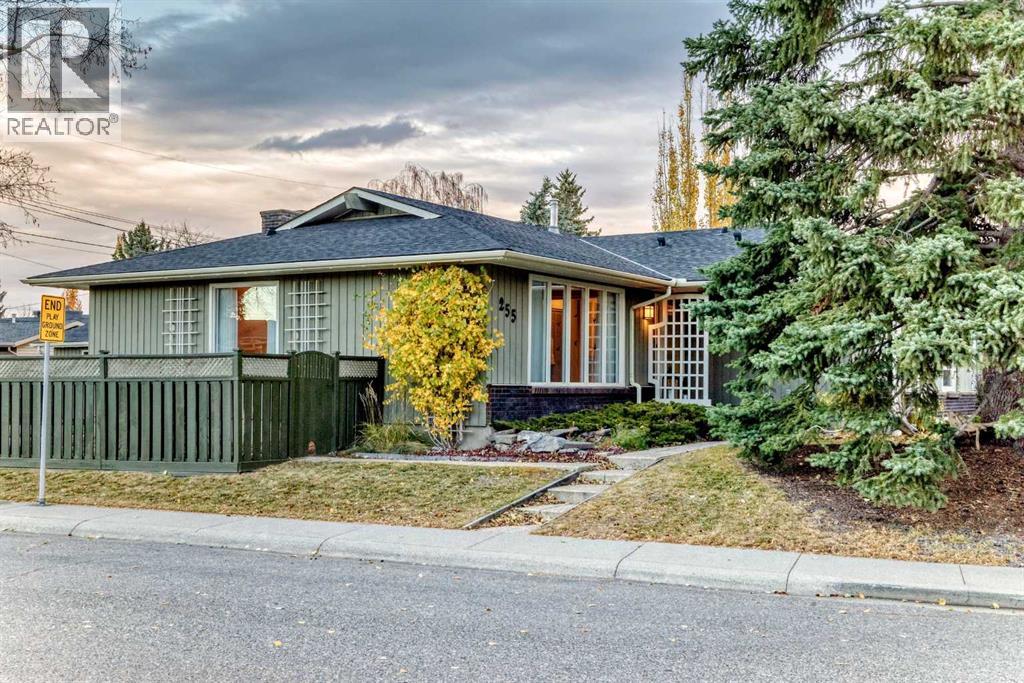 255 Parkwood Close SE, Calgary, AB T2J 3V8