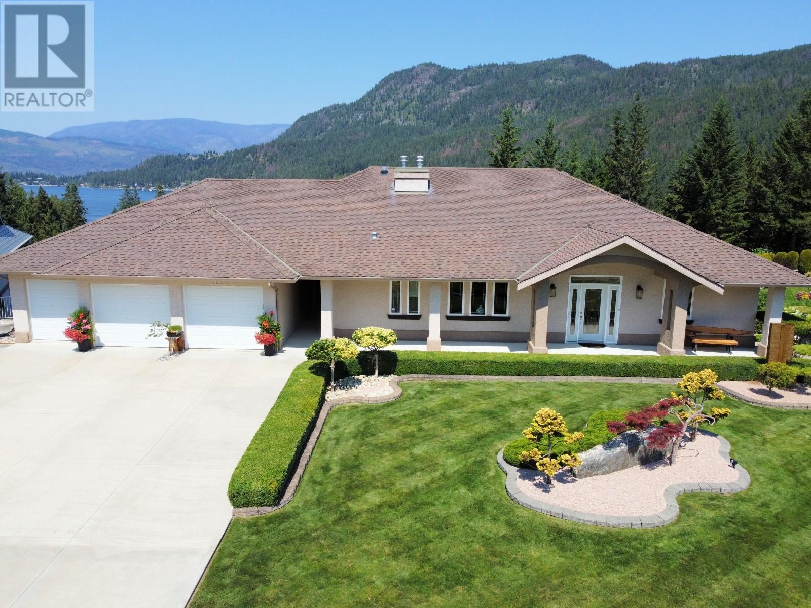 2675 Doebert Rd, Blind Bay, BC V0E 1H1
