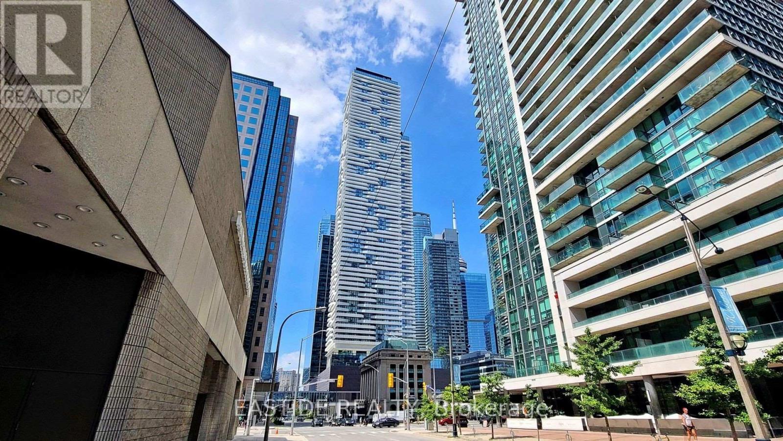6305 88 Harbour St, Toronto, ON M5J 0C3