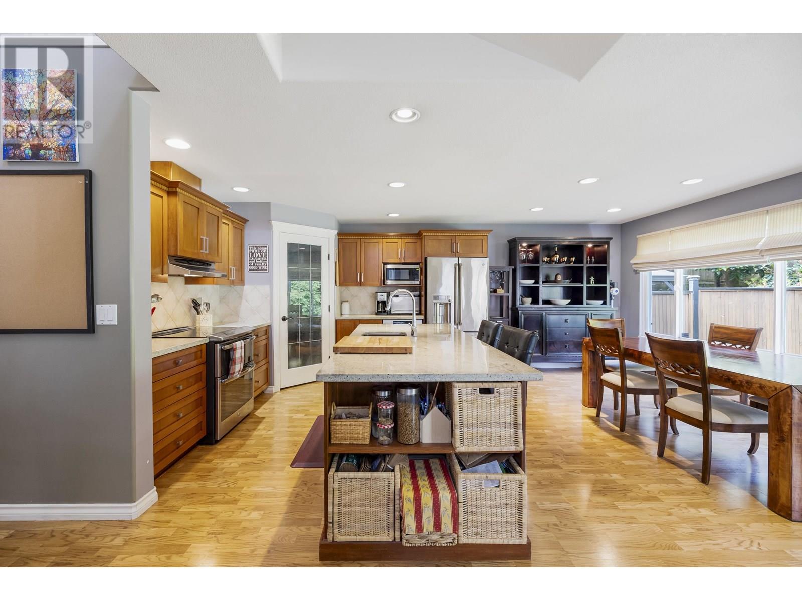 1167 Settlers Ct, Port Coquitlam, BC V3C 5Y5