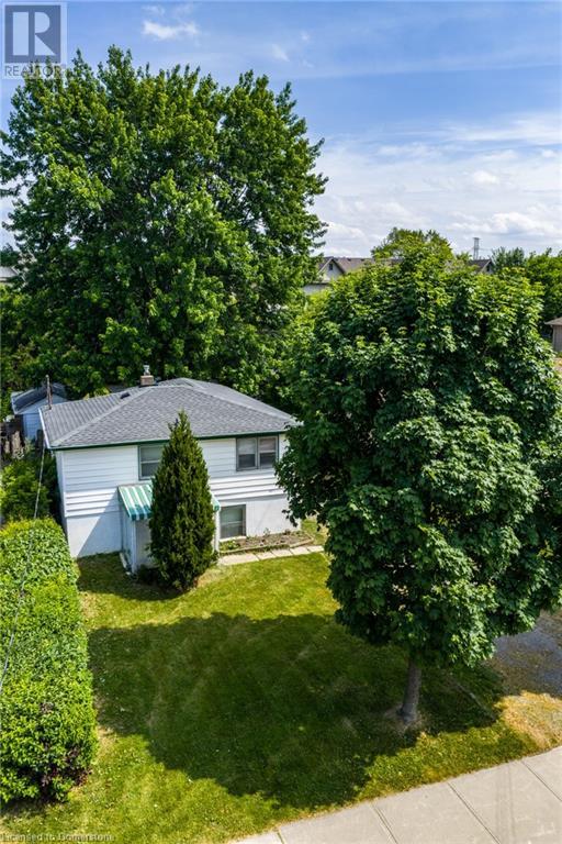 1392 Leighland Rd, Burlington, ON L7R 3S8