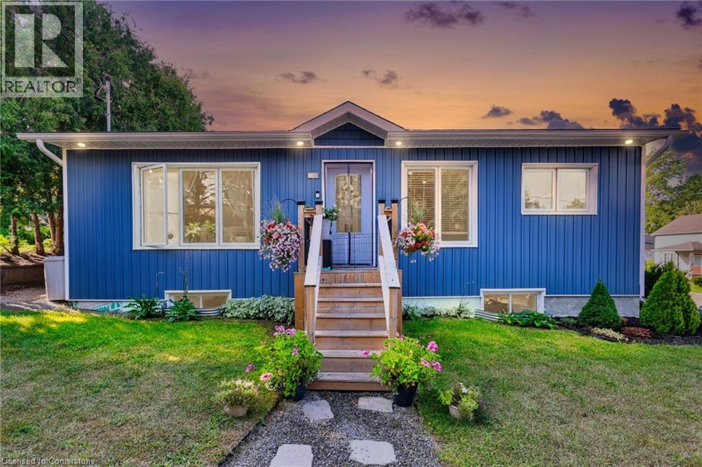 32 Nichol St W, Waterford, ON N0E 1Y0
