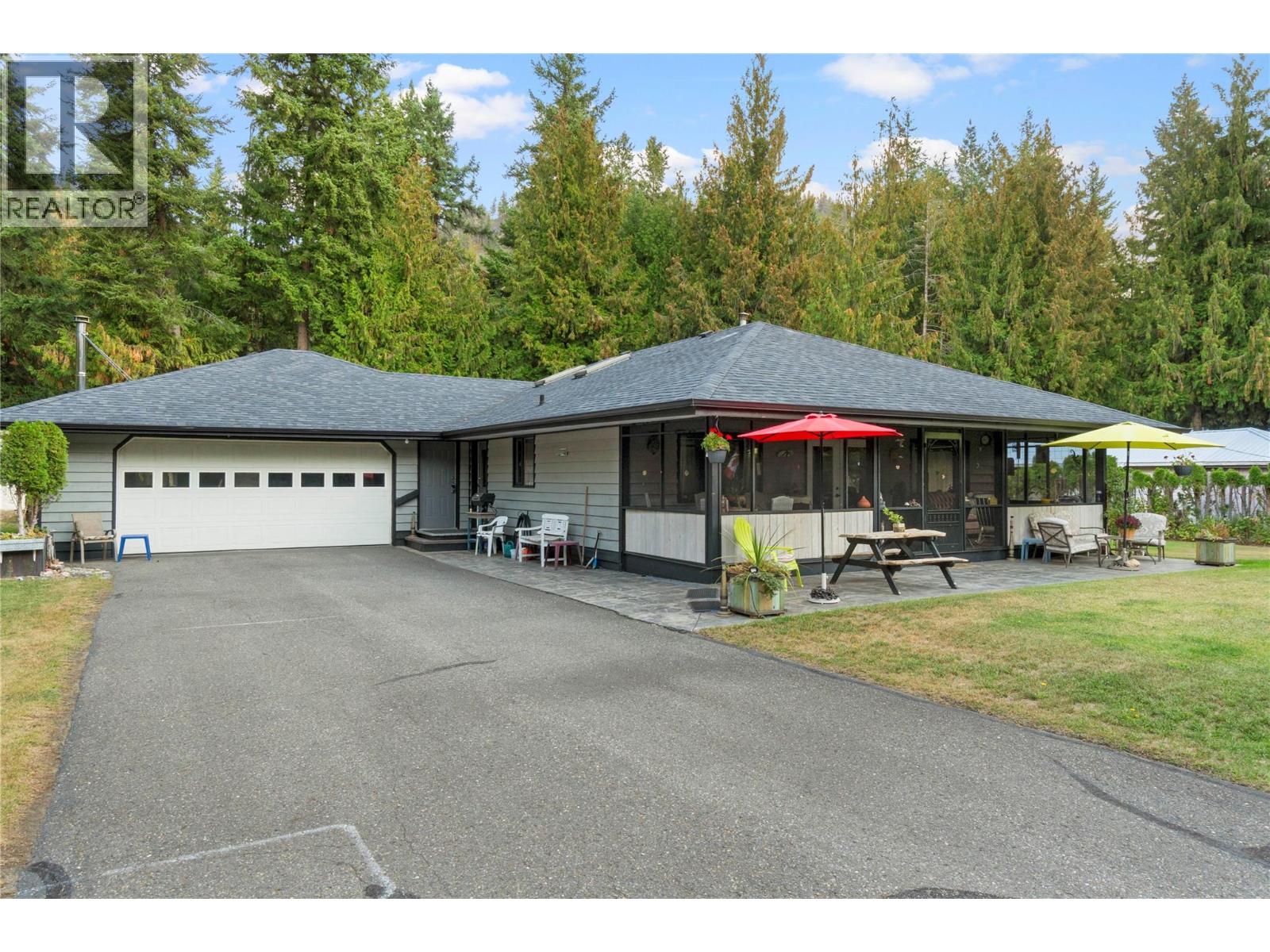 4061 Santa Rd, Scotch Creek, BC V0E 1M6