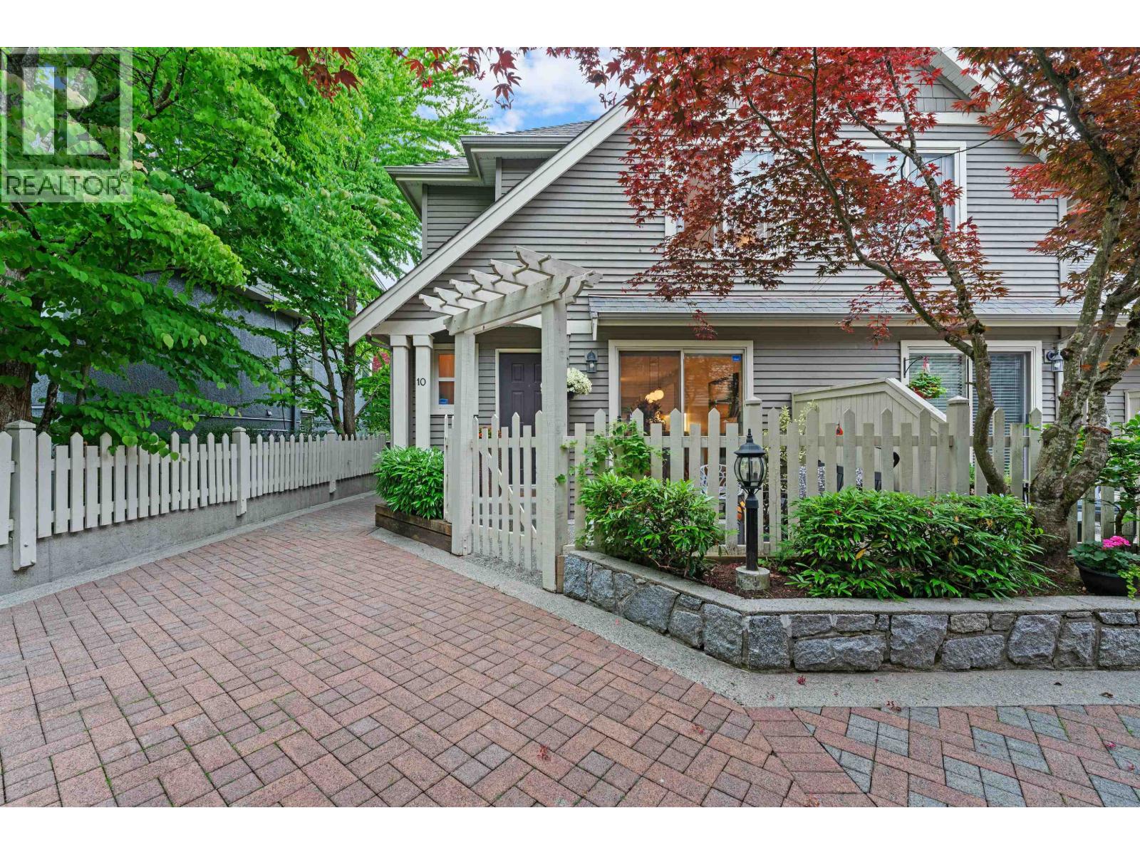 222 E 5th Street Unit 10, North Vancouver, BC V7L 1L7