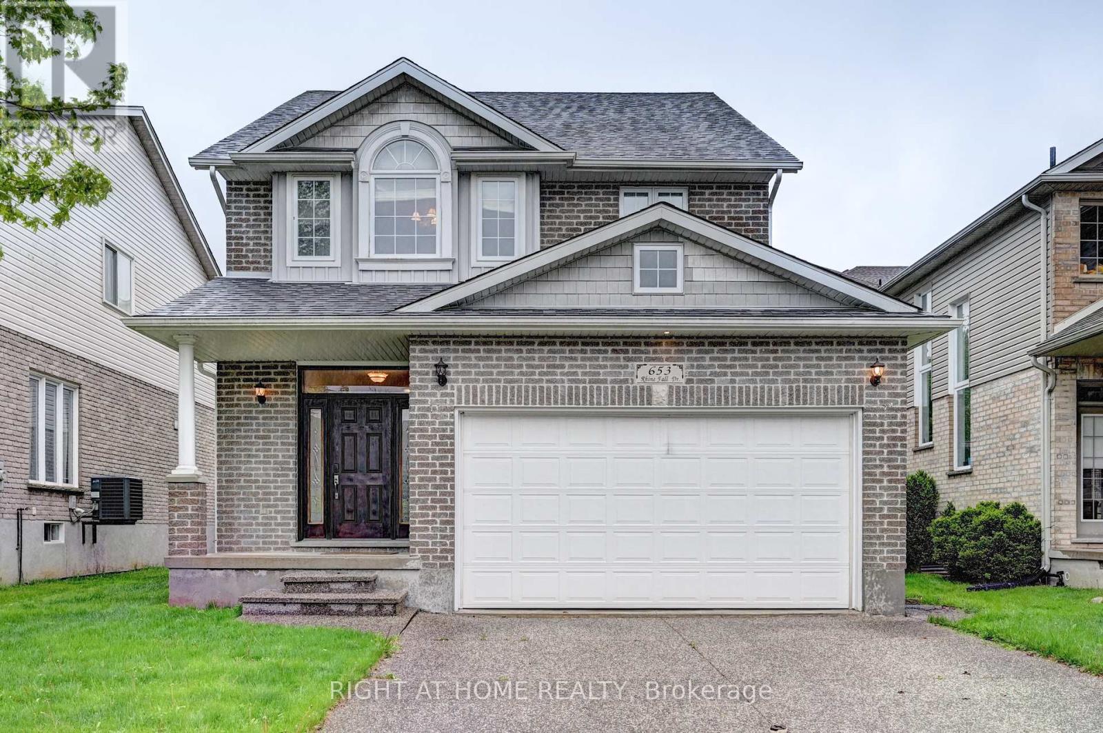 653 Rhine Fall Dr, Waterloo, ON N2V 2S8