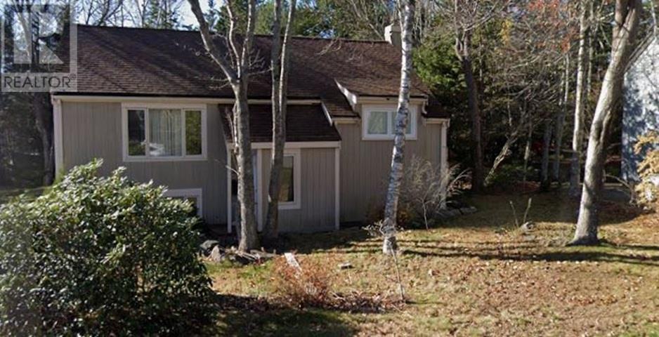 26 Village Cres, Bedford, NS B4A 1J2